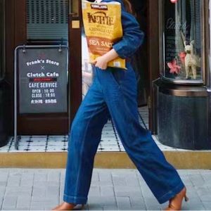 EUC Uniqlo Women U relaxed lightweight jeans